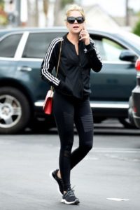 アシュレイ・ベンソン最新コーデ画像