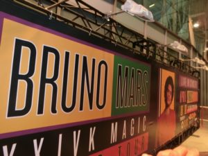 ブルーノマーズ　来日