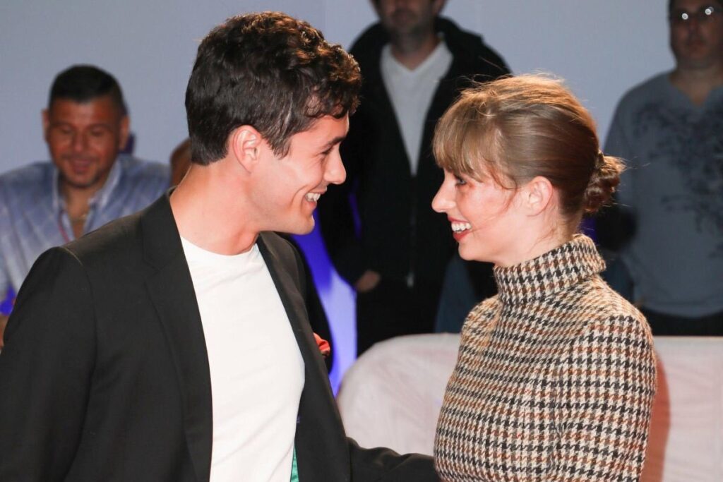 ジョナ・ハウアー=キングの年齢身長出演作プロフィール&彼女は?かっこいいインスタ画像まとめ Memory Lane